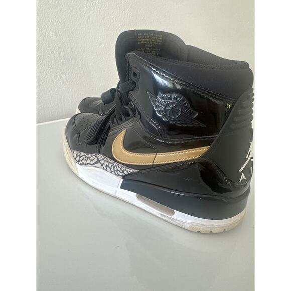 Jordan Legacy 312 Black Gold Patent Sz 9.5 excellent condition fresh look - Picture 7 of 15